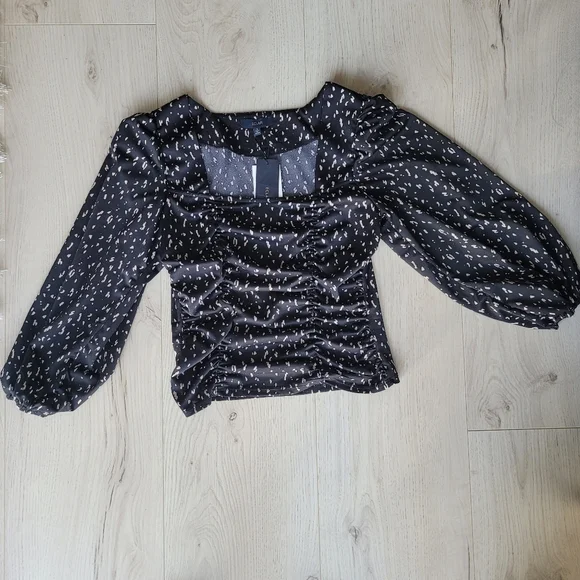 ✨️NWT✨️Eclair Square Neck Ruched Blouse - Picture 2 of 3